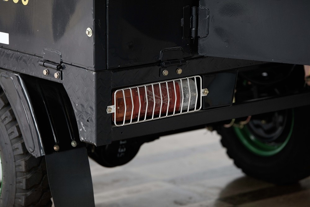 2200cc black postal trike 2200cc black postal trike